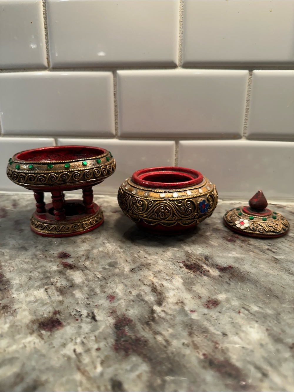 Vintage Handcrafted Decorative Lidded Box - Red and Gold - Picture 2 of 3
